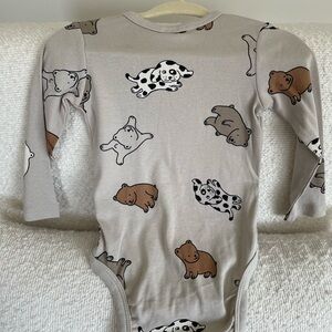 H&M NWT SZ 6 month puppy’s and bears cream snap long sleeve onesie.